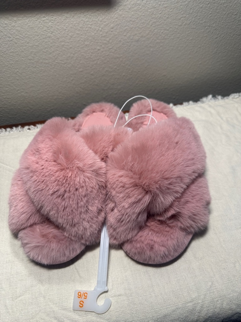 Pink Faux Fur Crisscross Slippers Sz 5/6 NWT by Auden